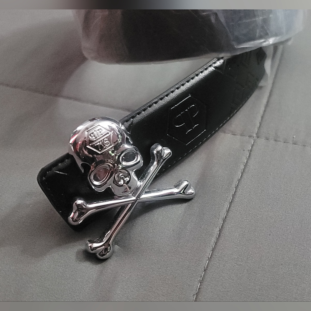 Mens belt. Nice buckle. New.